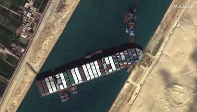 Διώρυγα Σουέζ: 16 ελληνικά πλοία έχουν αποκλειστεί μετά την προσάραξη του Ever Given