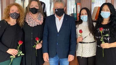 Τριαντάφυλλα μοίρασε ο Δήμαρχος Φαιστού