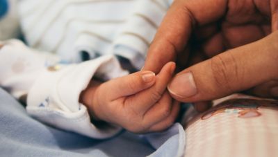 Ξεψύχησε το αγγελούδι που νοσηλευόταν με κορωνοϊό