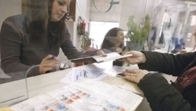 «Πρώτο Ένσημο»: Ποιοι νέοι εργαζόμενοι θα πάρουν 100 ευρώ από 1ης Ιανουαρίου