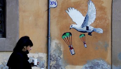 Εμβολιασμός, προφύλαξη, μονοκλωνικά: Τα τρία όπλα στη μάχη κατά του COVID