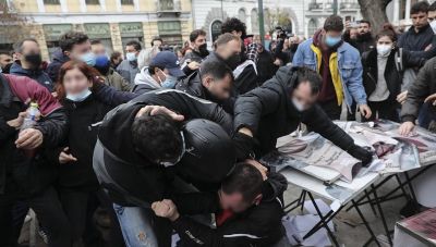 Ένταση και επεισόδια έξω από το Πολυτεχνείο