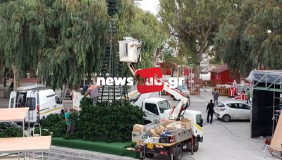 Ηράκλειο: Στήνεται το χριστουγεννιάτικο δέντρο στην πλατεία Ελευθερίας