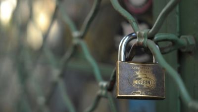 Μεσαρά: Δύο λουκέτα σε καταστήματα για πελάτες χωρίς πιστοποιητικά- Έλεγχοι και πρόστιμα σε όλη την Κρήτη