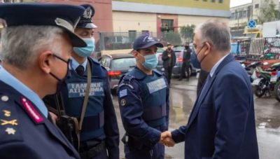 Ικανοποίηση Θεοδωρικάκου για την εξιχνίαση των υποθέσεων με τα fake news και τα πλαστά πιστοποιητικά