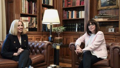 Η Πρόεδρος της Δημοκρατίας μίλησε τηλεφωνικά με τη Φώφη Γεννηματά