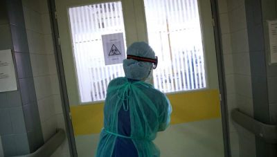 Ανησυχία για τους θανάτους νέων ανθρώπων από τον κορωνοϊό