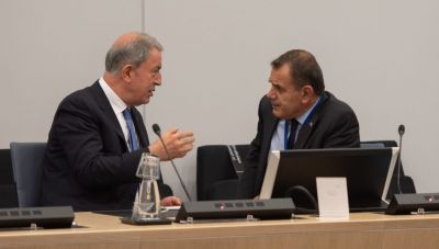 Τετ α τετ Παναγιωτόπουλου με Ακάρ στη Σύνοδο του ΝΑΤΟ
