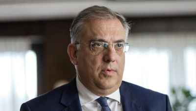 Καταδίωξη στο Πέραμα: Επίσκεψη Θεοδωρικάκου στους κρατούμενους αστυνομικούς