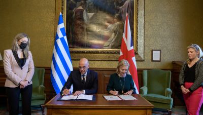 Με τη Βρετανίδα ΥΠΕΞ συναντήθηκε ο Νίκος Δένδιας