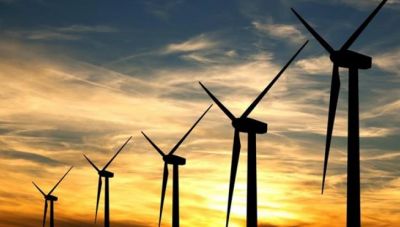 Κομισιόν: Οι ανανεώσιμες πηγές ενέργειας ξεπέρασαν τα ορυκτά καύσιμα στην ΕΕ