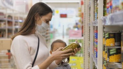 «Βαρυχειμωνιά» για τους καταναλωτές από την έκρηξη των τιμών