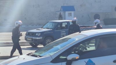 Συναγερμός στη Βουλή: Αγροτικό με φιάλες υγραερίου έφτασε μέχρι το μνημείο του Αγνώστου Στρατιώτη