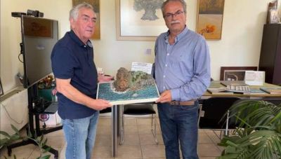 Δωρεά ανάγλυφης κατασκευής για τη Μάχη της Κρήτης στο Δήμο Πλατανιά