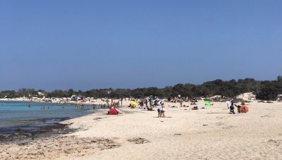 Κρήτη: Πλημμύρισε με... τουρίστες η παραλία της Χρυσής