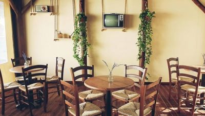 Κρήτη: Λουκέτο και πρόστιμο σε καφετζή που άφησε να μπει στο μαγαζί του ανεμβολίαστος