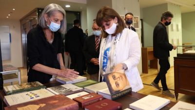 Στο Ηράκλειο η Πρόεδρος της Δημοκρατίας- Επίσκεψη στη Βικελαία Βιβλιοθήκη