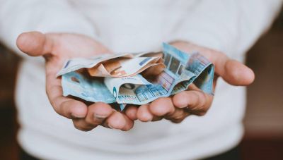 Παράθυρο για νέα αύξηση του κατώτατου μισθού άφησε ο Κ. Χατζηδάκης