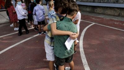 Κορωνοϊός: Κάθε Τετάρτη οι ανακοινώσεις για τον αριθμό των παιδιών που νοσούν