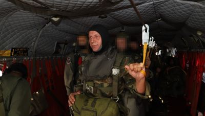 Αρχηγός ΓΕΕΘΑ: Άλμα με αλεξίπτωτο και συμμετοχή σε υποβρύχιες δραστηριότητες (ΦΩΤΟ)