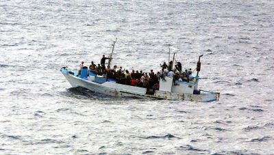 Μεταφέρονται Παλαιόχωρα 150 μετανάστες μετά απο εισροή υδάτων στο σκάφος όπου επέβαιναν