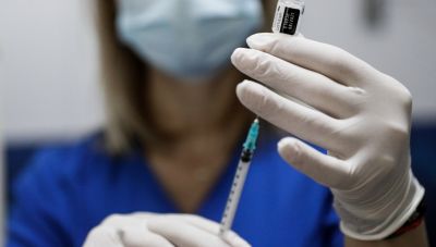 Εμβολιασμοί: Ποιοι δεν χρειάζονται να κάνουν την τρίτη δόση- Ο συνδυασμός με το εμβόλιο της γρίπης