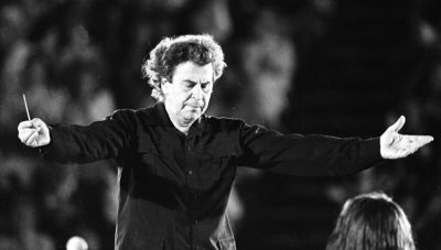 Η επιστολή του Μίκη Θεοδωράκη που ζητούσε να ταφεί στα Χανιά