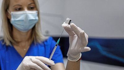 Εμβολιασμοί: Ποιες ομάδες παίρνουν σειρά για την τρίτη δόση- Πότε ξεκινούν τα ραντεβού