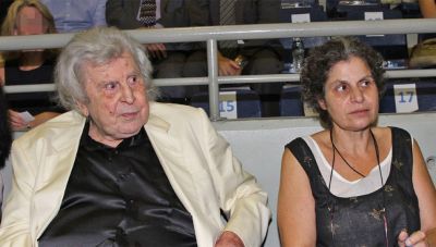 Μαργαρίτα Θεοδωράκη : Ναι στην κηδεία στο Γαλατά αλλά θα επιλέξει εκείνη το γραφείο τελετών