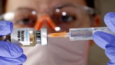 Κορωνοϊός: Σύντομα θα υπάρχουν επαρκείς δόσεις εμβολίων για όλους