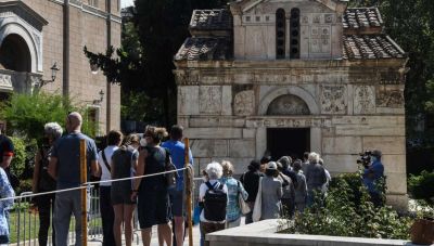 Ολοκληρώθηκε το λαϊκό προσκύνημα στον Μίκη Θεοδωράκη - Οι επίσημοι στην τελετή αποχαιρετισμού