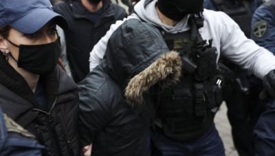 Ρούλα Πισπιρίγκου: Ισχυρίζεται πώς ξυλοκοπήθηκε στα κρατητήρια από αστυνομικούς