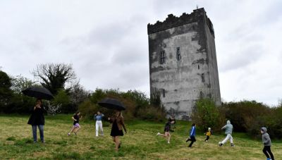 Ιρλανδία: Ουκρανοί πρόσφυγες φιλοξενούνται σε μεσαιωνικό πύργο