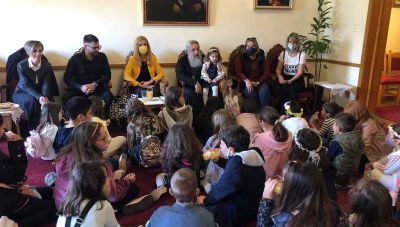 Τα κάλαντα του Λαζάρου στον Αρχιεπίσκοπο Κρήτης από τα παιδιά του ΚΔΑΠ Γαζίου