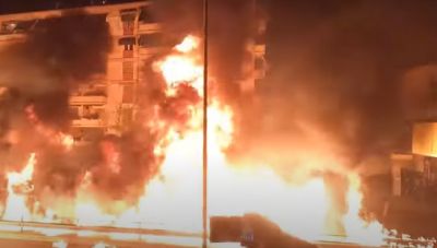 Δεκάδες μολότοφ και βεγγαλικά στους δρόμους στο Νέο Κόσμο (βίντεο)