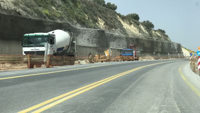 Αποκαθιστούν τα τμήματα του έργου που κατέρρευσε στο δρόμο Ηράκλειο-Βιάννος (ΦΩΤΟ)