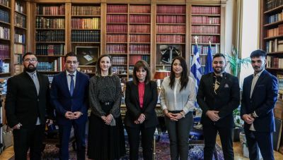 Στο Προεδρικό Μέγαρο 5 νέοι φοιτητές Ρομά