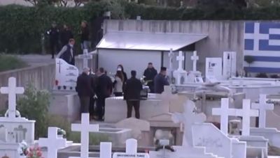 Άνοιξαν τον τάφο της Τζωρτζίνας για να ανασύρουν το τάμπλετ