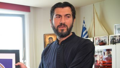 «Τα ράσα μου δεν έχουν τσέπες» υποστηρίζει ο πατέρας Αντώνιος