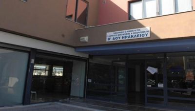 Ηράκλειο: Κλειστή η ΔΟΥ μετά τη φωτιά- Τι ψάχνει το Ανακριτικό της Πυροσβεστικής 