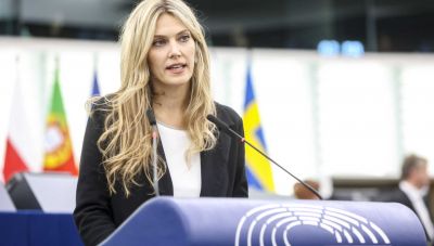 Η Εύα Καϊλή σκέφτεται πώς θα αποκαταστήσει τις σχέσεις με τους ψηφοφόρους όταν αθωωθεί