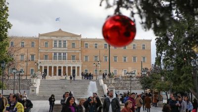 Καιρός: Παραμονή Χριστουγέννων με μικρή άνοδο της θερμοκρασίας και βροχές