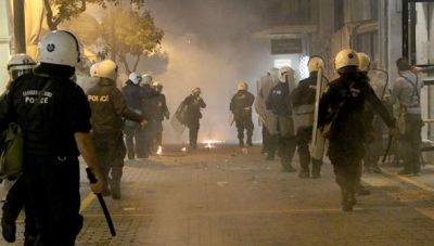 Μολότοφ στο Ηράκλειο: Ένταση και επεισόδια στην πορεία για τον Αλέξη Γρηγορόπουλο