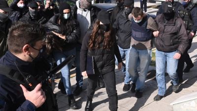 Κυψέλη: Έφτασαν στα δικαστήρια οι δολοφόνοι του 7χρονου κάτω από έντονες αποδοκιμασίες