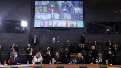 ΝΑΤΟ σε Ρωσία: Αποσύρετε το στρατό, αλλιώς το τίμημα θα είναι σοβαρό