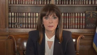 O αποχαιρετισμός της Προέδρου της Δημοκρατίας στον Χρήστο Σαρτζετάκη