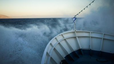 Παραμένει σε ισχύ το απαγορευτικό από το λιμάνι του Πειραιά