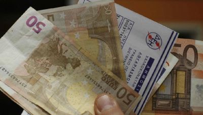 Ποια μέτρα θα ανακοινώσει η κυβέρνηση για τους λογαριασμούς ρεύματος