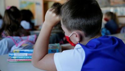 Ηράκλειο: Συνελήφθη μητέρα που απαγόρευε στο γιό της να πάει σχολείο λόγω covid
