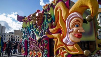 Δεν χαλαρώνουν τα μέτρα-Τι εισηγήθηκε η επιτροπή για καρναβάλια, εστίαση και γήπεδα